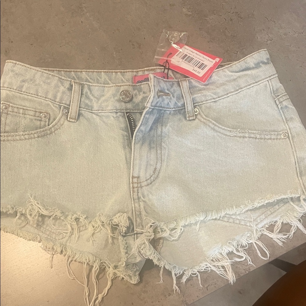 Edikted Light Wash Frayed Jean Shorts